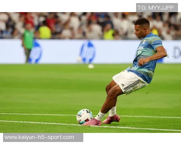 姆巴佩因脚踝扭伤缺席法国队首场训练正在积极接受治疗